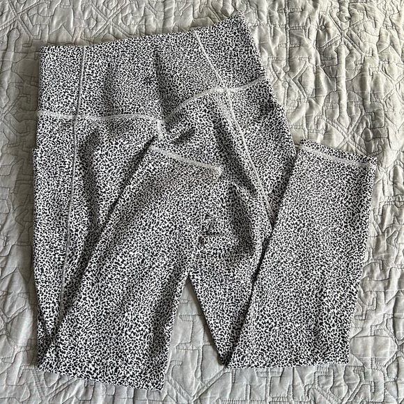 🩷ATHLETA SALUTATION STASH POCKET TEXTURED BLACK 7/8 TIGHTS LEGGINGS SIZE SMALL - Picture 5 of 10